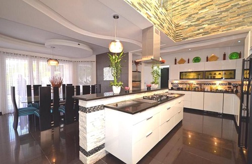 Villas Ana Maria Villa | Luxury 21BD Party Complex, guest-friendly, steps from Clubs/Beaches!