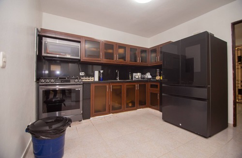 Punal House | Luxury 5 Bedroom House 10 Mins From Airport