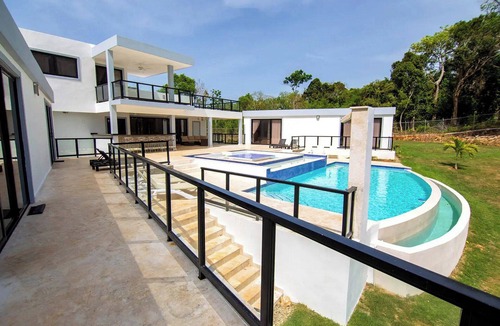 La Mulata Villa | Luxury 5BD/5.5BTH villa in Sosua, perfect for bachelor parties!