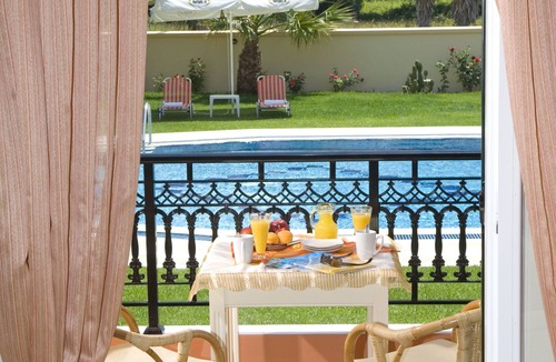 Termenades Apartment | Luxury Apartment inside Pool Villa close to Sidari