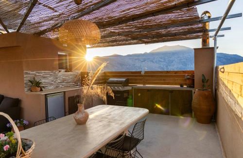 Sivritos Apartment | Luxury apartment with rooftop pool in Meronas