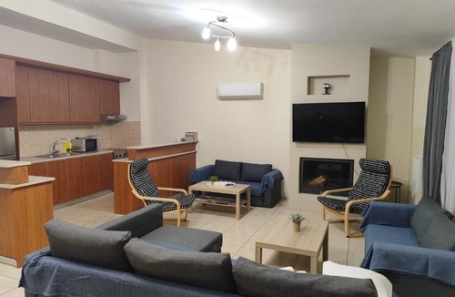 Nees Pagases House | Luxury Beachfront Suite