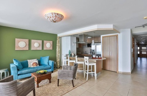 Villas Del Mar Apartment | Luxury Beachfront w/80 Inch SmartTV, Full Kitchen