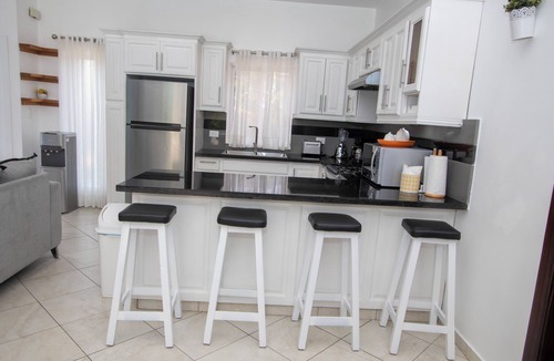 La Mulata House | Luxury Caribbean 5BR Villa – Private Pool, BBQ & Ocean Breezes
