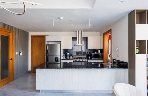 Evaristo Morales Condo | Luxury-CityCenter-1br-View-Pool-Downtown-Yellowkey