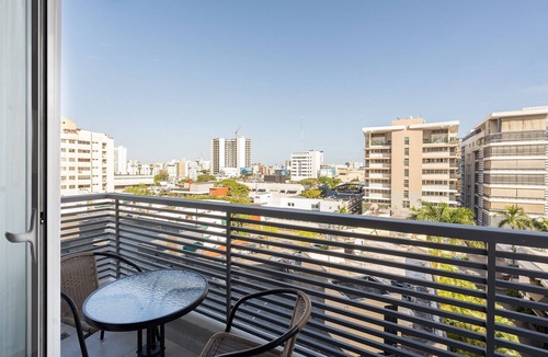 Evaristo Morales Condo | Luxury-CityCenter-1br-View-Pool-Downtown-Yellowkey