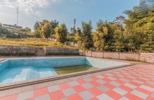Megamendung House | Luxury Deluxe DBL Retreat W/Free WiFi and Parking