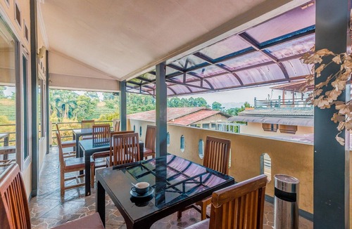 Megamendung House | Luxury Deluxe DBL Retreat W/Free WiFi and Parking
