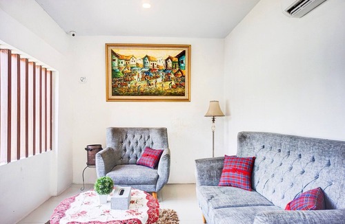 Medan House | Luxury Deluxe DBL Retreat W/Free WiFi and Parking