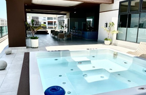 Evaristo Morales Apartment | Luxury Designer Suite, Infinity Pool,City Views