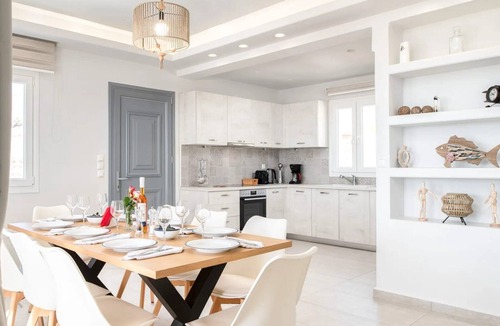 Naxos Town Villa | Luxury Naxos Villa | Villa Chryssa | 4 Bedrooms | Private Pool
