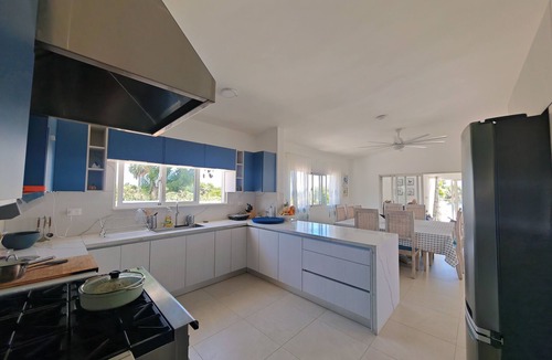 La Cienaga Villa | Luxury Oceanfront Villa - Heated Pool+Jacuzzi+A/C+Starlink+Chef's Kitchen+Maid