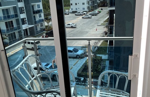 Moca Apartment | Luxury penthouse; 3 hab. pool, AC, wifi, cable, Netflix, terraza. 58 amenidades.