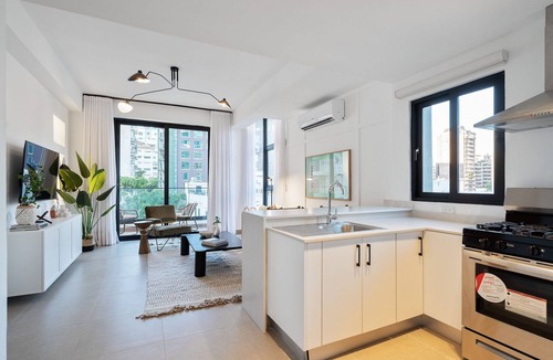 Lope De Vega Condo | Luxury-Pool-Gym-View-Piantini-CityCenter-YellowKey