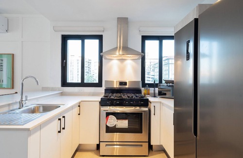 Lope De Vega Condo | Luxury-Pool-Gym-View-Piantini-CityCenter-YellowKey