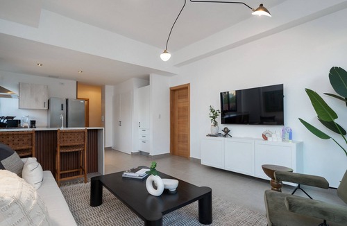 Lope De Vega Condo | Luxury-Pool-Gym-View-Piantini-CityCenter-YellowKey