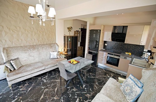 Varkiza Apartment | Luxury Romantic Seaside Apartment in Varkiza