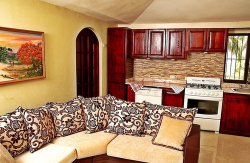 Cabarete Hotel | Luxury suite in central cabarete, cable TV/WiFi, pool, fitness center, spa/bar