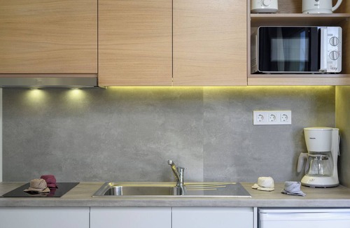 Platanias Town Apartment | Luxury Suites | Modern Athina Suites In Platanias with Pool