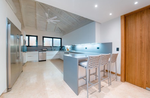 Vivero Villa | Luxury Villa: 6 Rooms, 12 Pax, Infinity Pool, Hot Tub, Staff, Close to the Beach