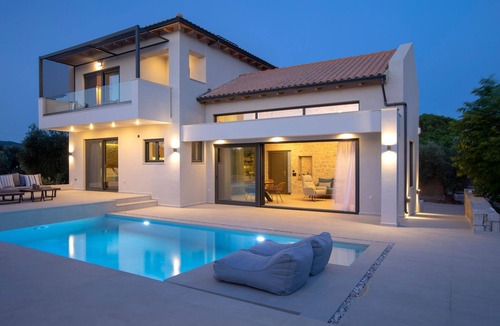 Agios Ioannis Villa | LUXURY VILLA KARIDIA 2 BEDROOM 4+2 GUESTS