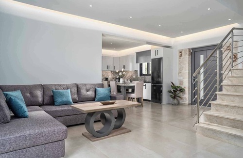 Neromilos Villa | Luxury villa located in a quiet place just 5min away from the Beach & Center