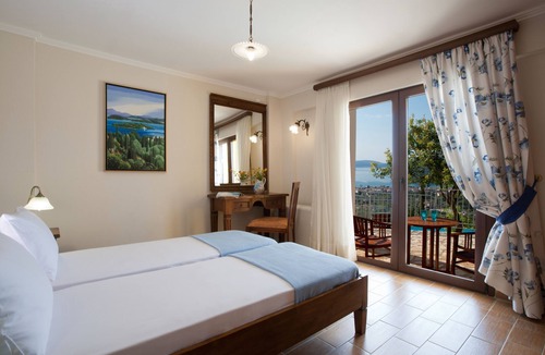 Nidri Villa | Luxury villa overlooking the sea with private pool-Villa Rose