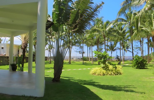 Caticlan Villa | Luxury Villa: Private Pool & Beach Retreat