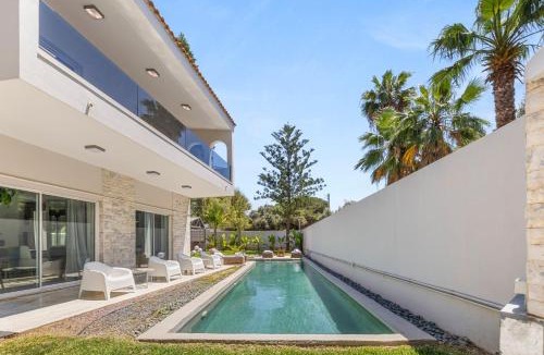 Kavouri Villa | Luxury Villa with Pool, BBQ & Garden in Vouliagmeni