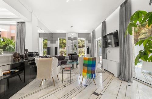 Kavouri Villa | Luxury Villa with Pool, BBQ & Garden in Vouliagmeni