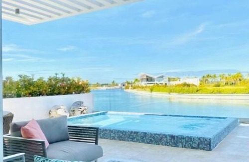 Bavaro House | LUXURY WATERFRONT VILLA IN CAP-CANA