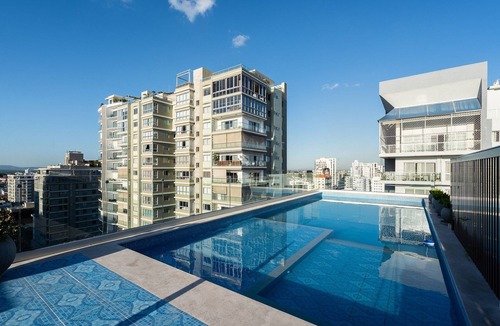 Serralles Condo | LuxuryCityCenterApart-Pool-Gym-WiFi-A/C-YellowKey*