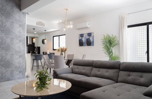 Yolanda Morales Condo | LuxuryCityCenterApart-Pool-Gym-WiFi-A/C-YellowKey*