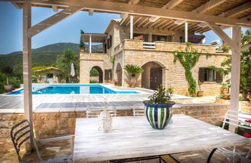 Kardamyli Villa | Magnificent, Authentic Private Villa and the Guest house