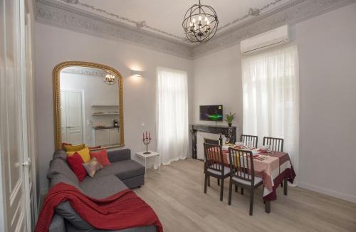 Plaka Apartment | Magnificent neoclassical apt in Syntagma-Plaka