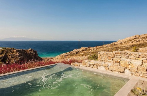 Elia House | Magnificent Villa for 14 persons, Gym, Pool, Close to Beach, Parking, Jacuzzi