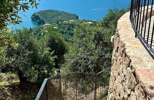 Petaleia House | Magnificent villa in a spectacular setting
