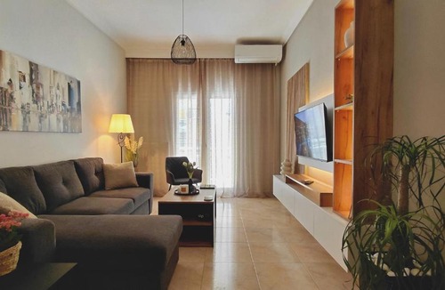 Serres Apartment | Maison Centrale - Free Private Parking - Luxury Stay in Serres Center