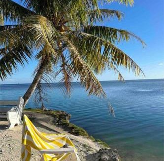 Teahupoo Bed & Breakfast | Maison entière Orama, plage privée