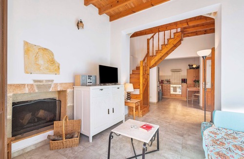 Rhodes Old Town House | Maison Roxanne – A Historic Gem with a Garden