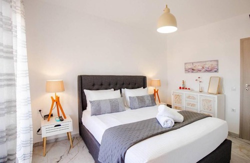 Gournai House | Maisonnette Maria