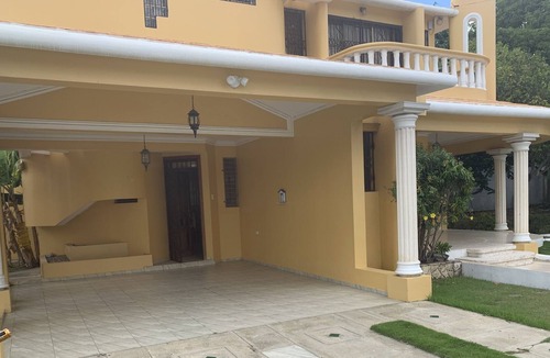 Llanos de Gurabo I House | Majestic Villa in the Heart of Santiago!