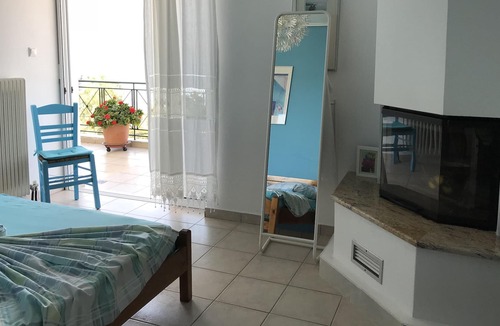 Theologos Apartment | Malesina: Apartment/ flat - MALESINAResidential flat