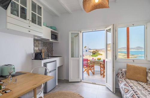 Milos House | Manolis And Filio Home -By The Sea