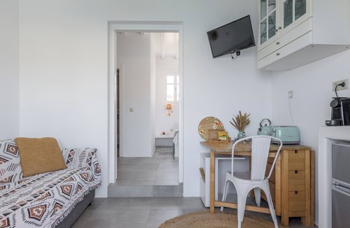 Milos House | Manolis And Filio Home -By The Sea