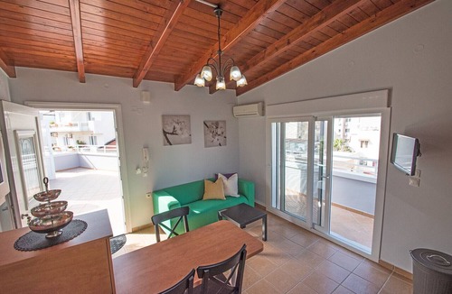 Nea Chora Apartment | Mare civitas penthouse ,near Beach, Chania Old Town