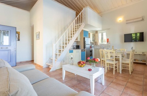 Kounopetra Villa | Maria Beach House - Three Bedroom Villa, Sleeps 6
