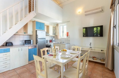 Kounopetra Villa | Maria Beach House - Three Bedroom Villa, Sleeps 6