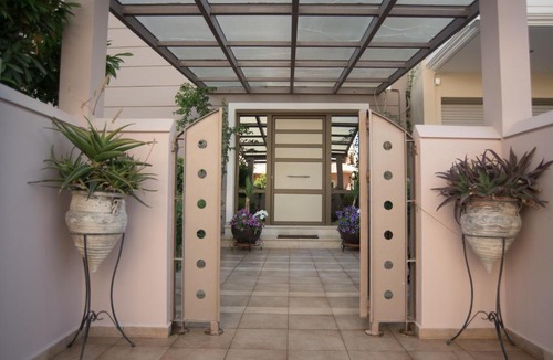 Lefkada Town Apartment | Maria's Rose Garden