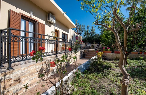 Psalidi House | Maria’s home with Terrace, close to the Beach